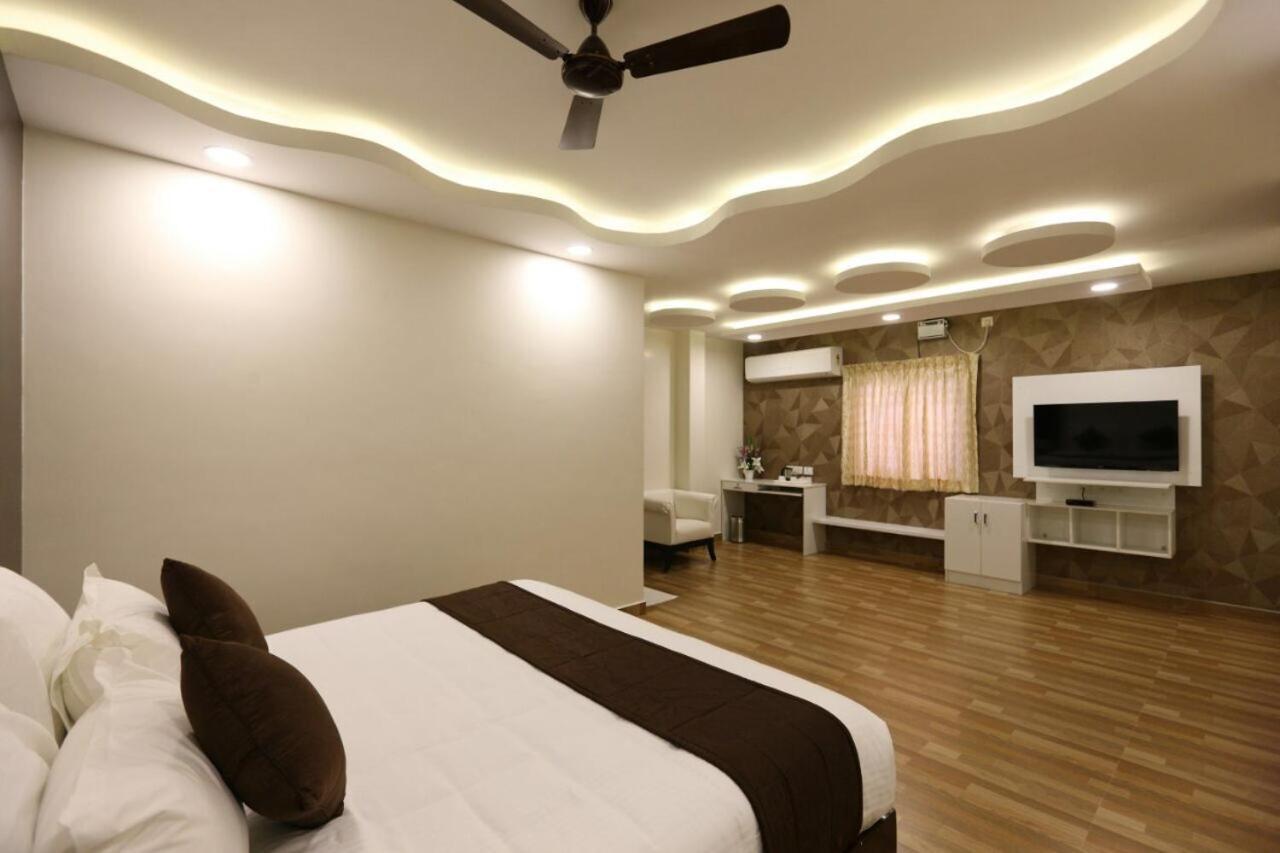 Hotel Rich Inn Ченнаи Экстерьер фото